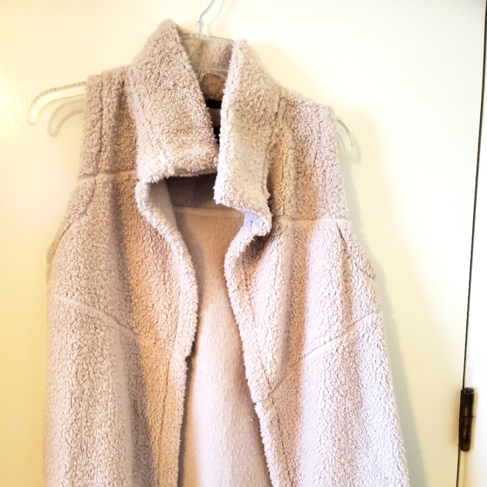Kookaburra XS cream colored Vest